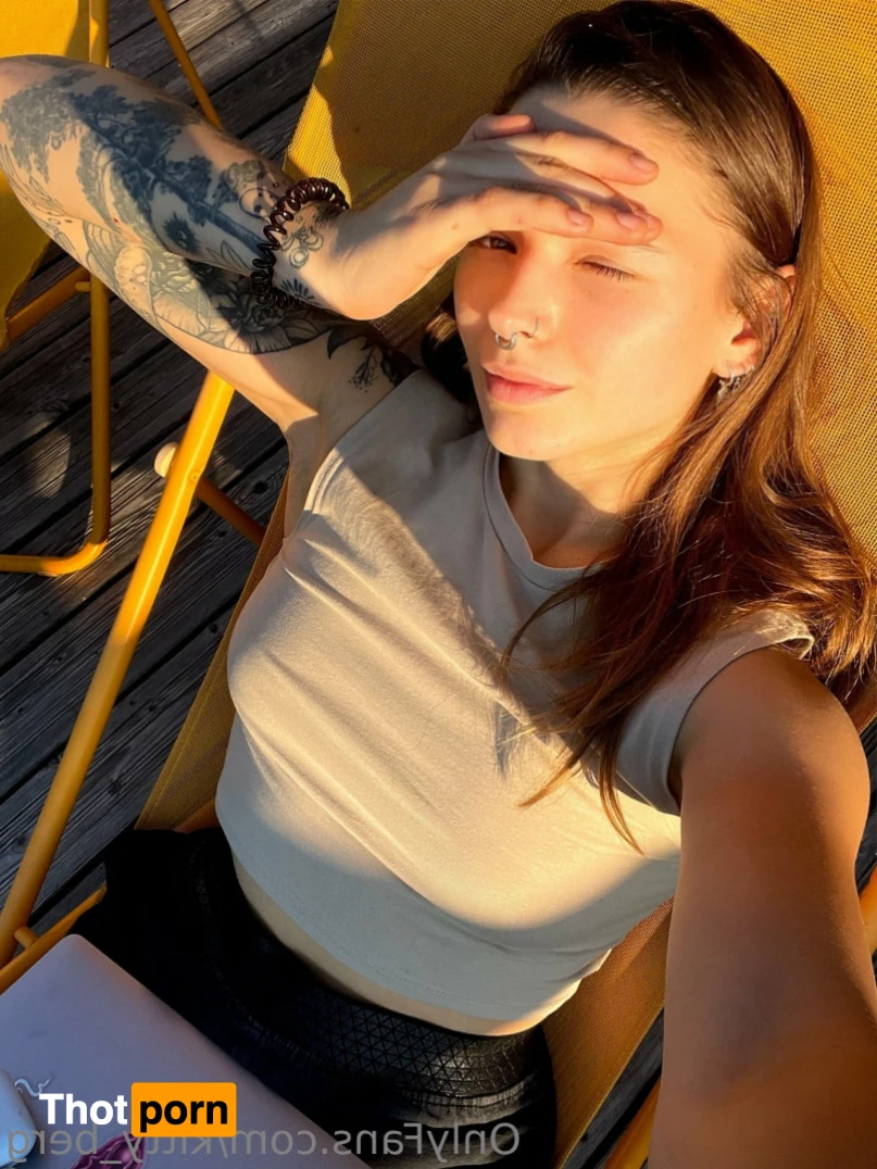 Kitty Berg 🏔1st nude climber 15337739