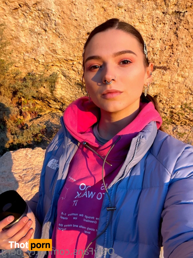 Kitty Berg 🏔1st nude climber 15337923