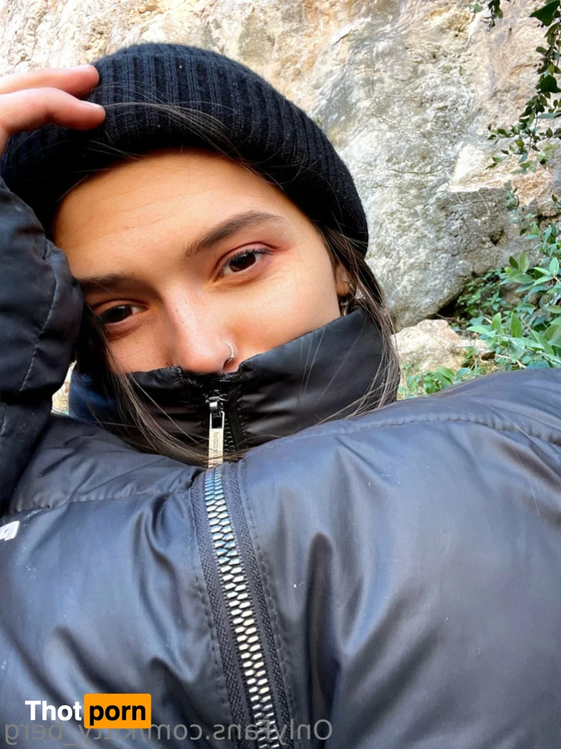 Kitty Berg 🏔1st nude climber 15338023