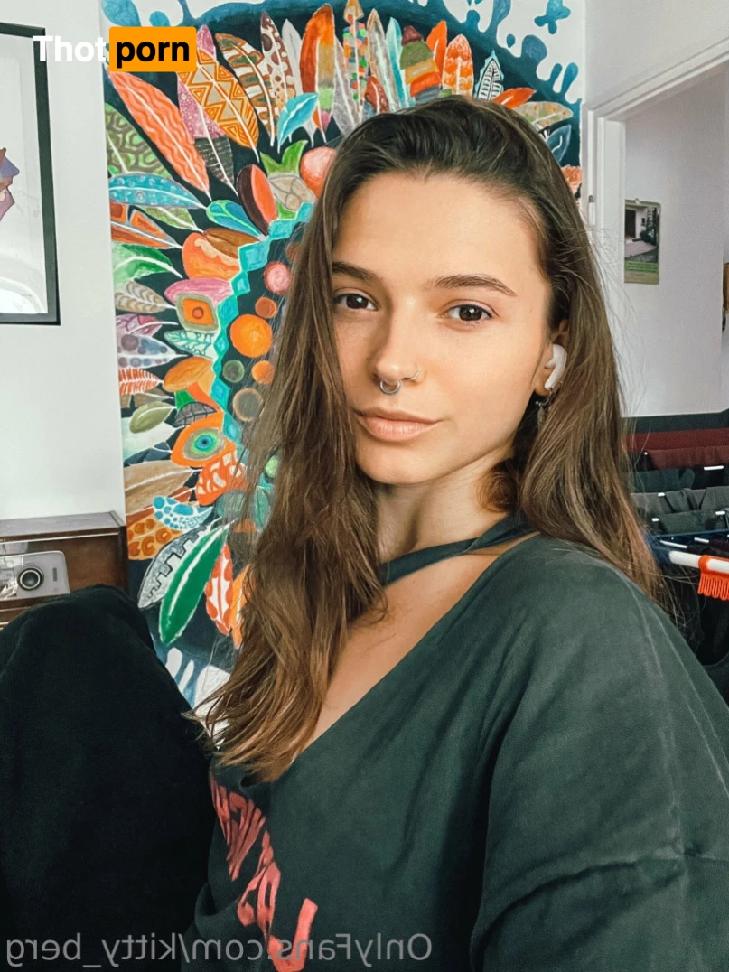 Kitty Berg 🏔1st nude climber 15338140