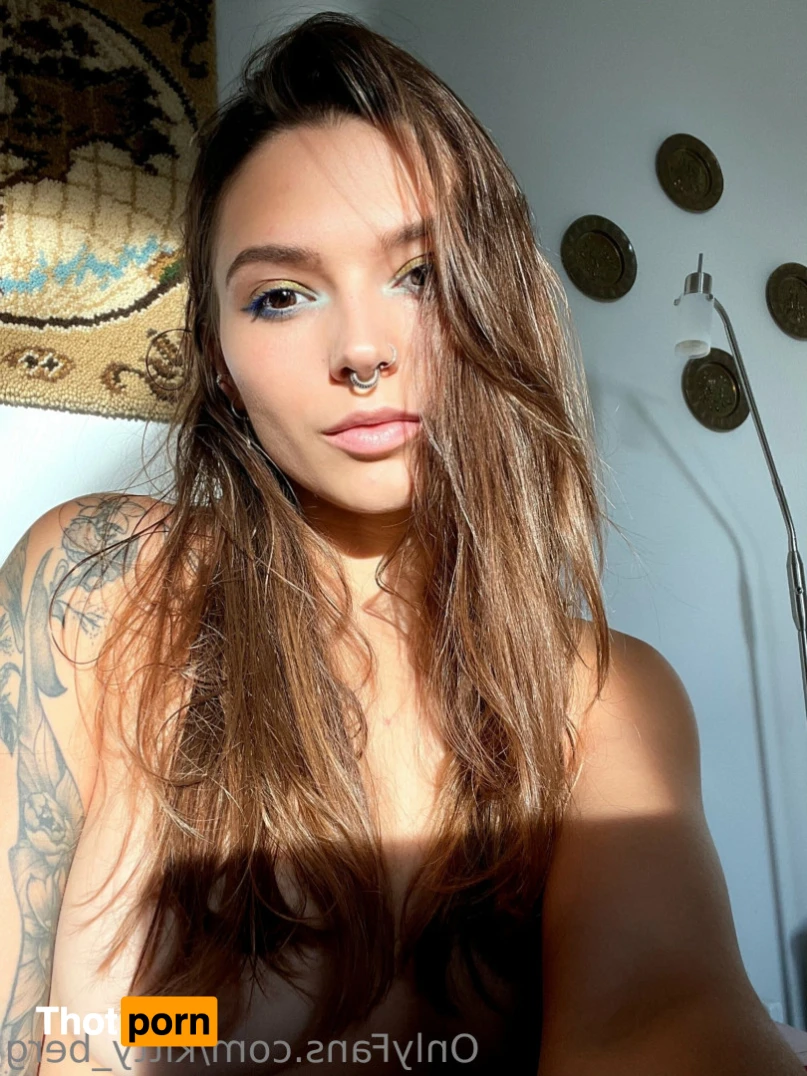 Kitty Berg 🏔1st nude climber 15338433