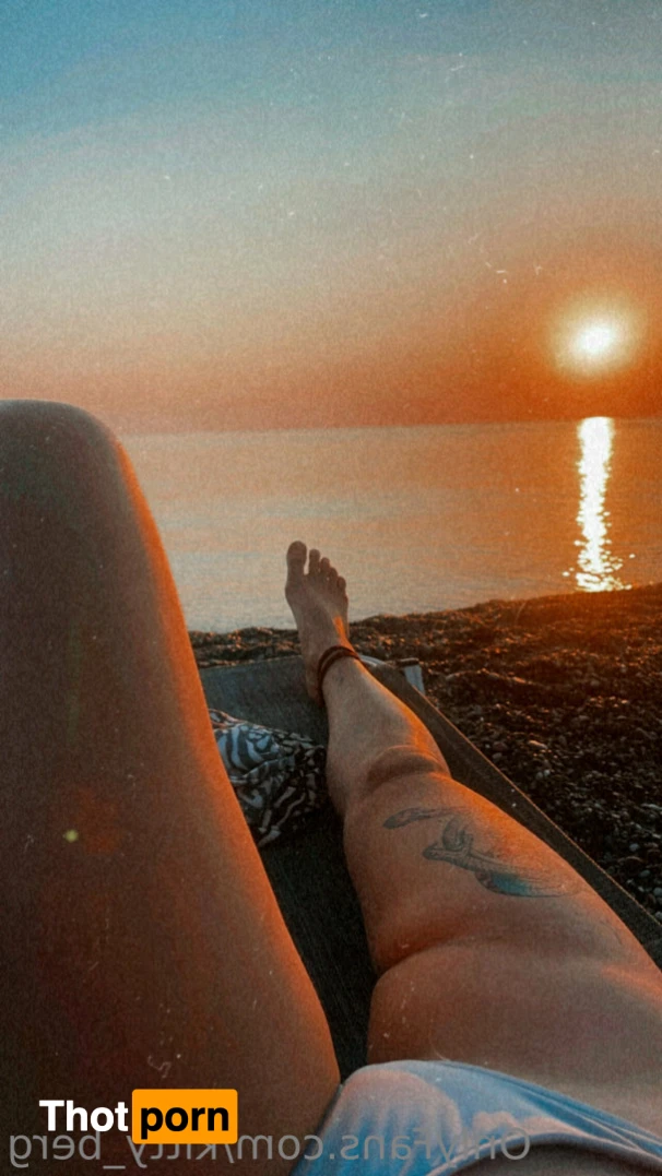 Kitty Berg 🏔1st nude climber 15338663