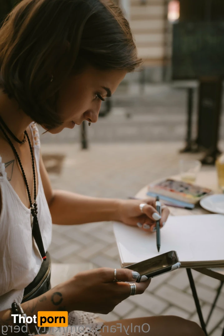 Kitty Berg 🏔1st nude climber 15338783