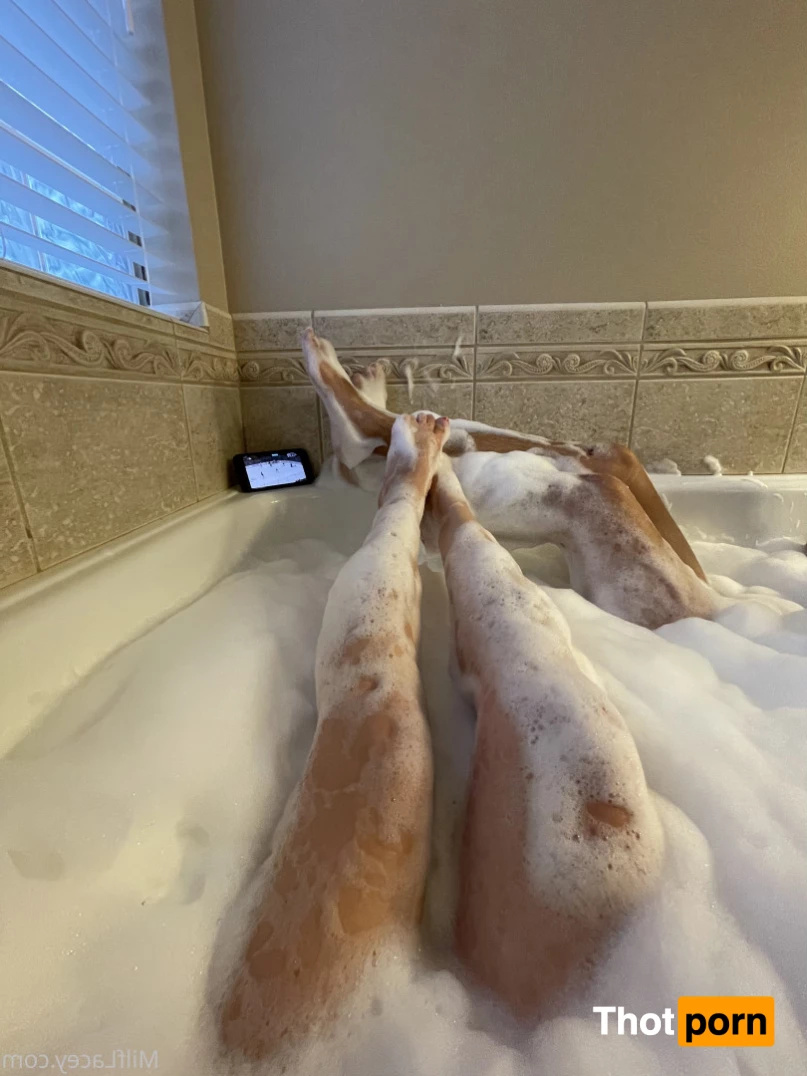 LaceyBender 10204397