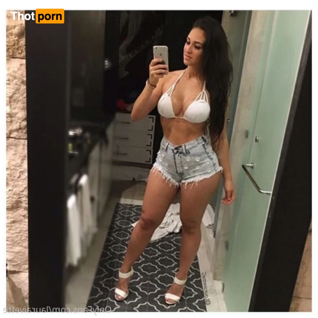 Laura Ivette VIP 8419891