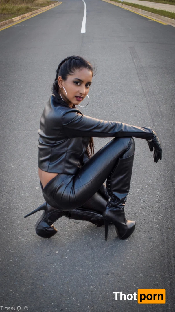 Queen Trish 15205409