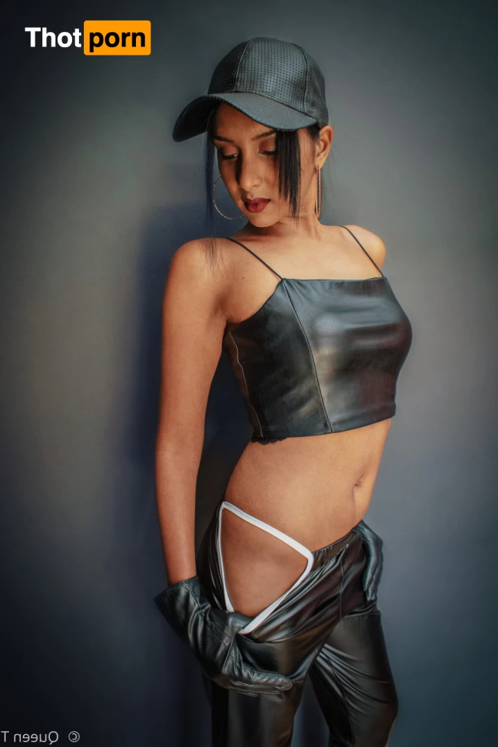 Queen Trish 15205461