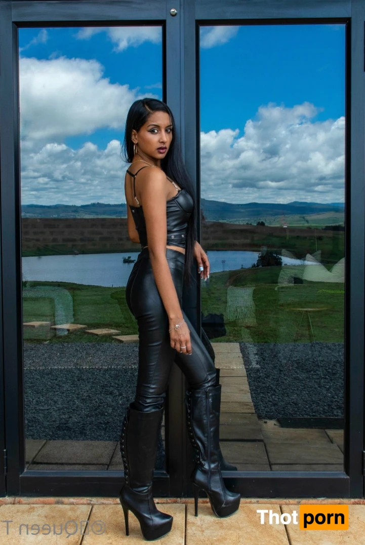 Queen Trish 15205530