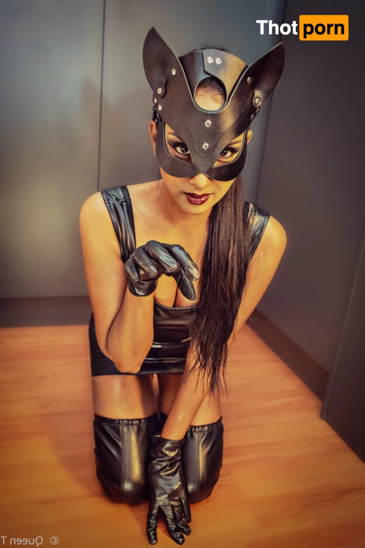 Queen Trish 15205661