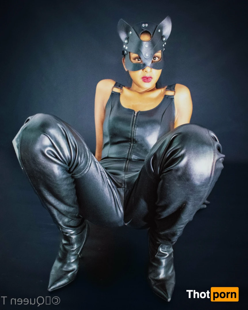 Queen Trish 15205709