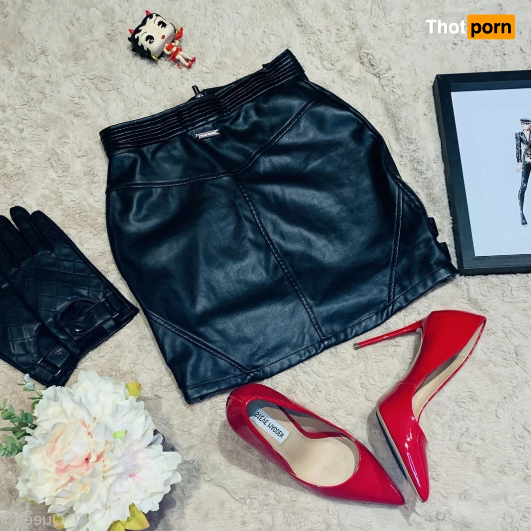 Queen Trish 15205752