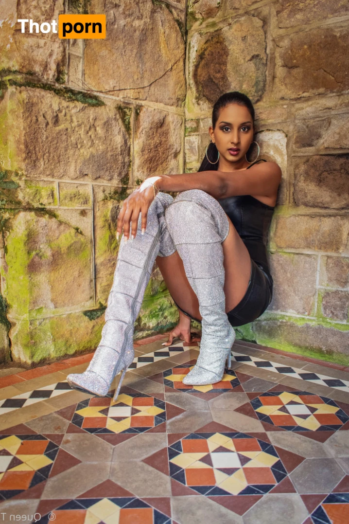 Queen Trish 15205890