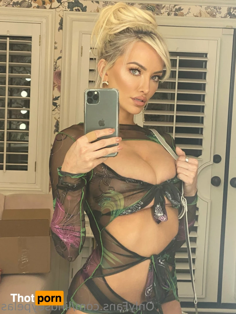 Lindsey Pelas 11523541