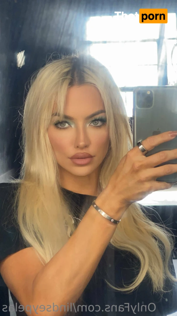 Lindsey Pelas 11523590