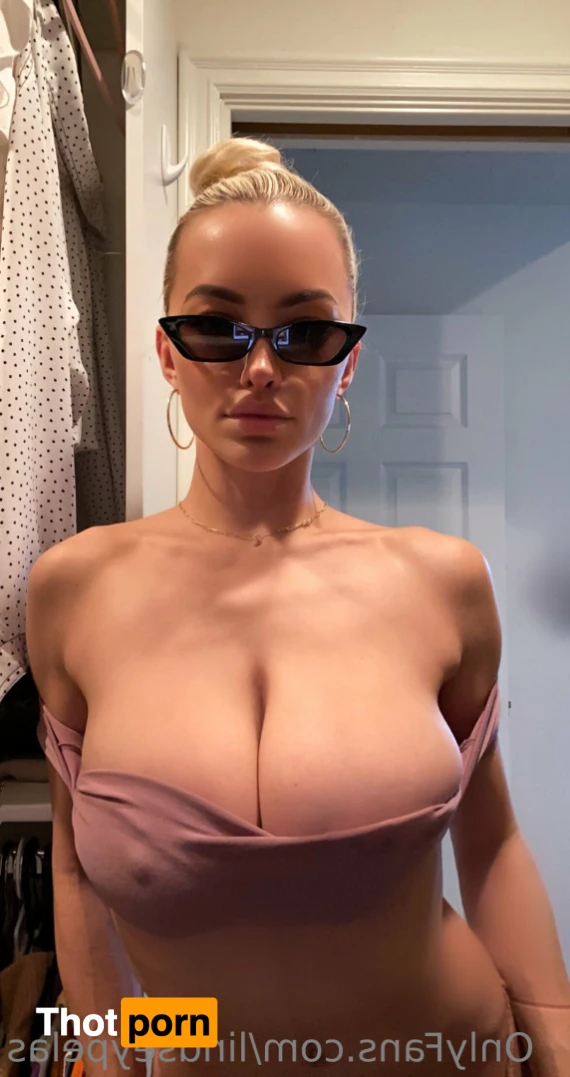 Lindsey Pelas 11525643