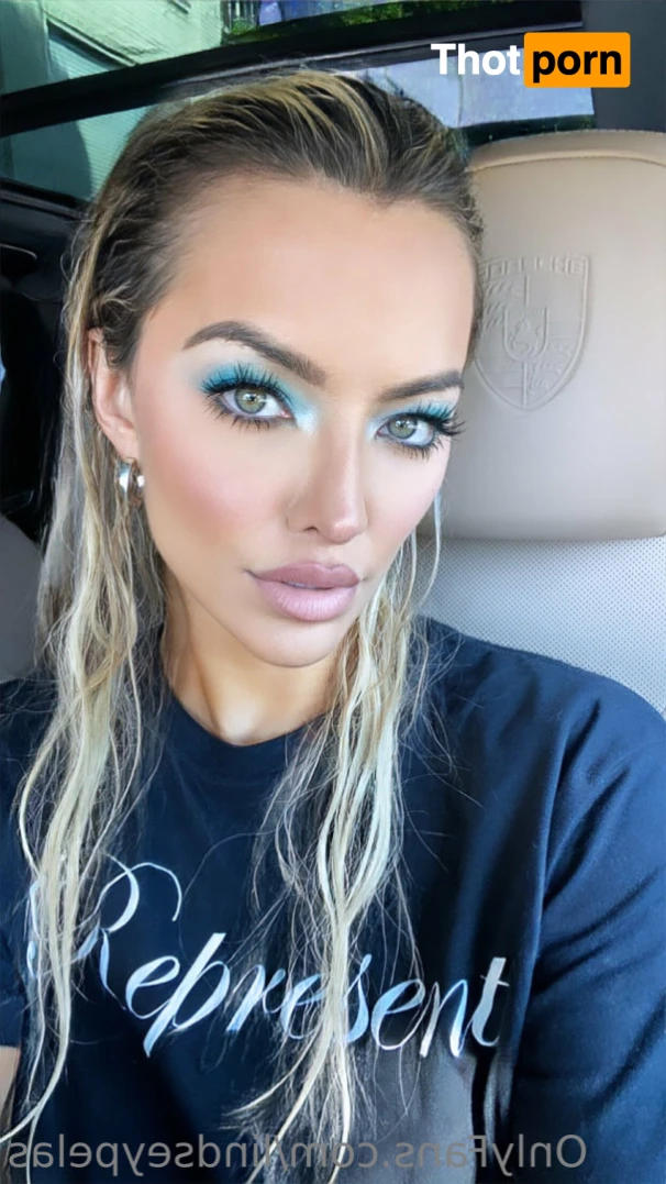 Lindsey Pelas 11525980