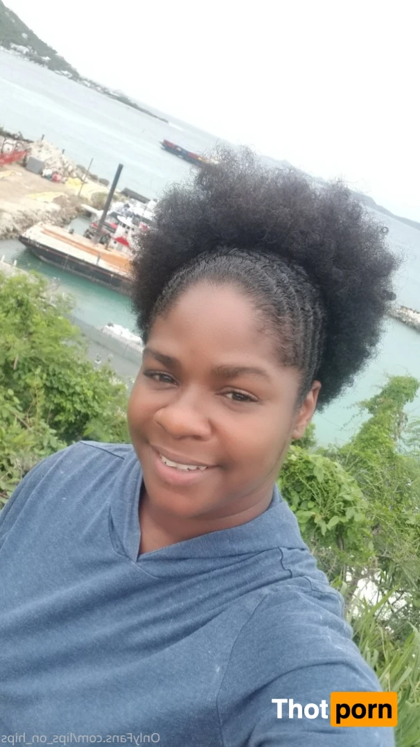 Lips on Hips 15102606