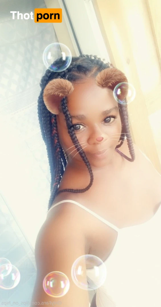 Lips on Hips 15102672