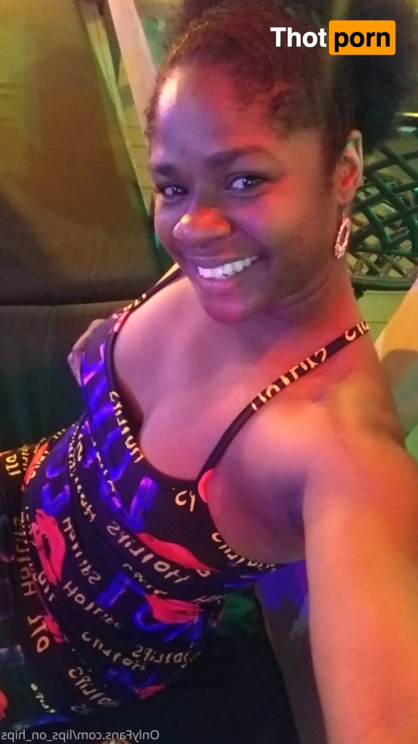 Lips on Hips 15102701