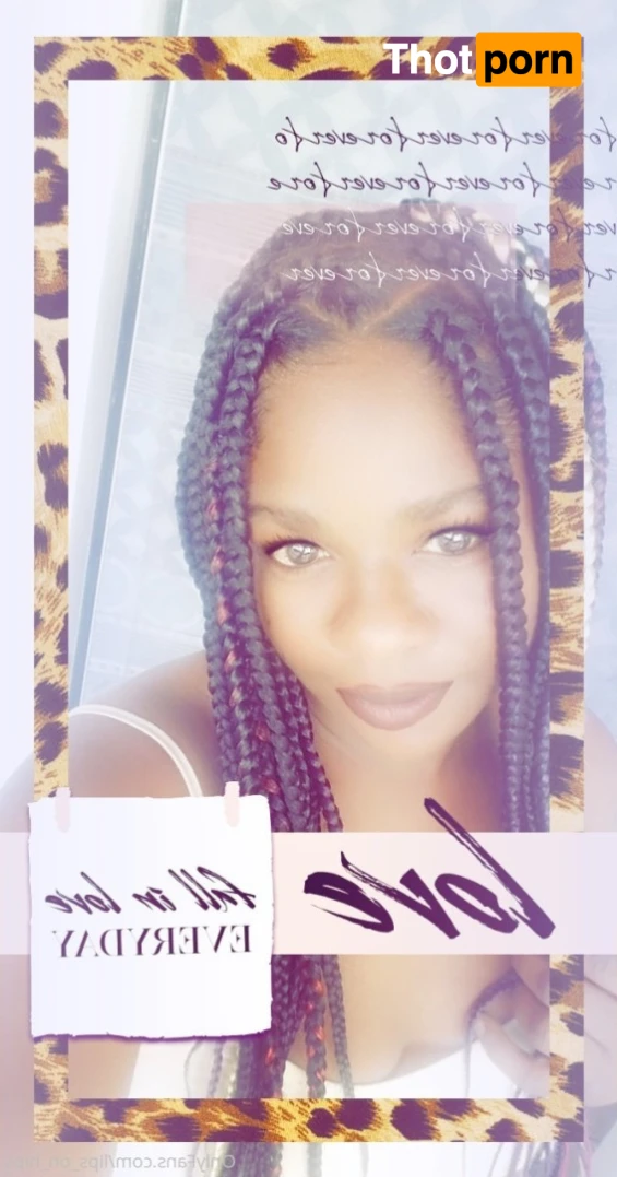 Lips on Hips 15102722