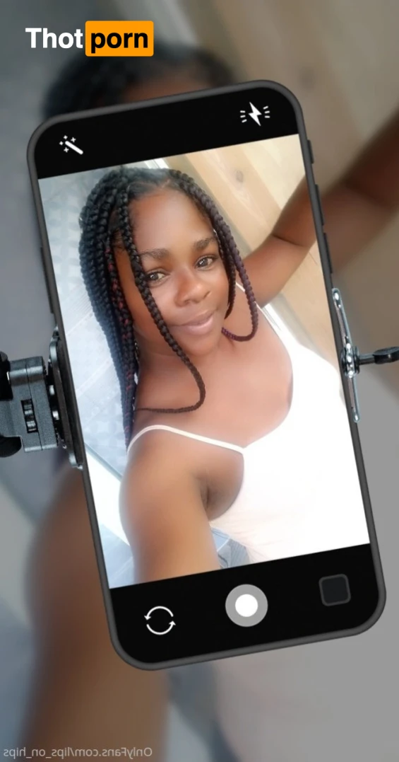 Lips on Hips 15102751