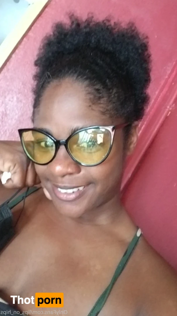 Lips on Hips 15102758