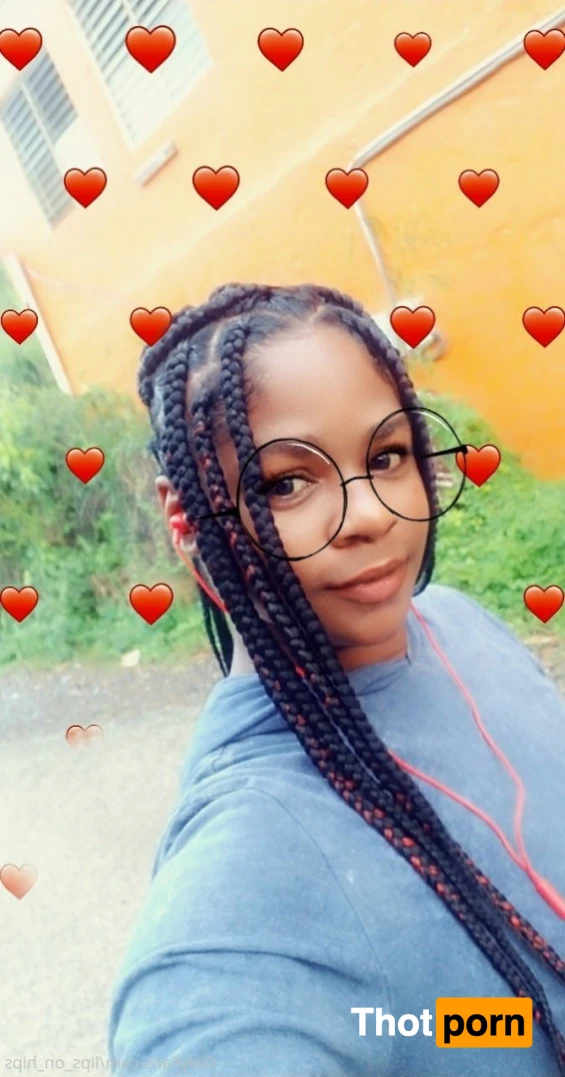 Lips on Hips 15102815