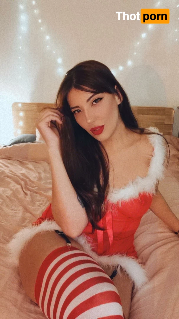 Lola Hoop (LustLouise) 8363760