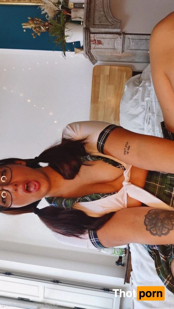 Lola Hoop (LustLouise) 8363894