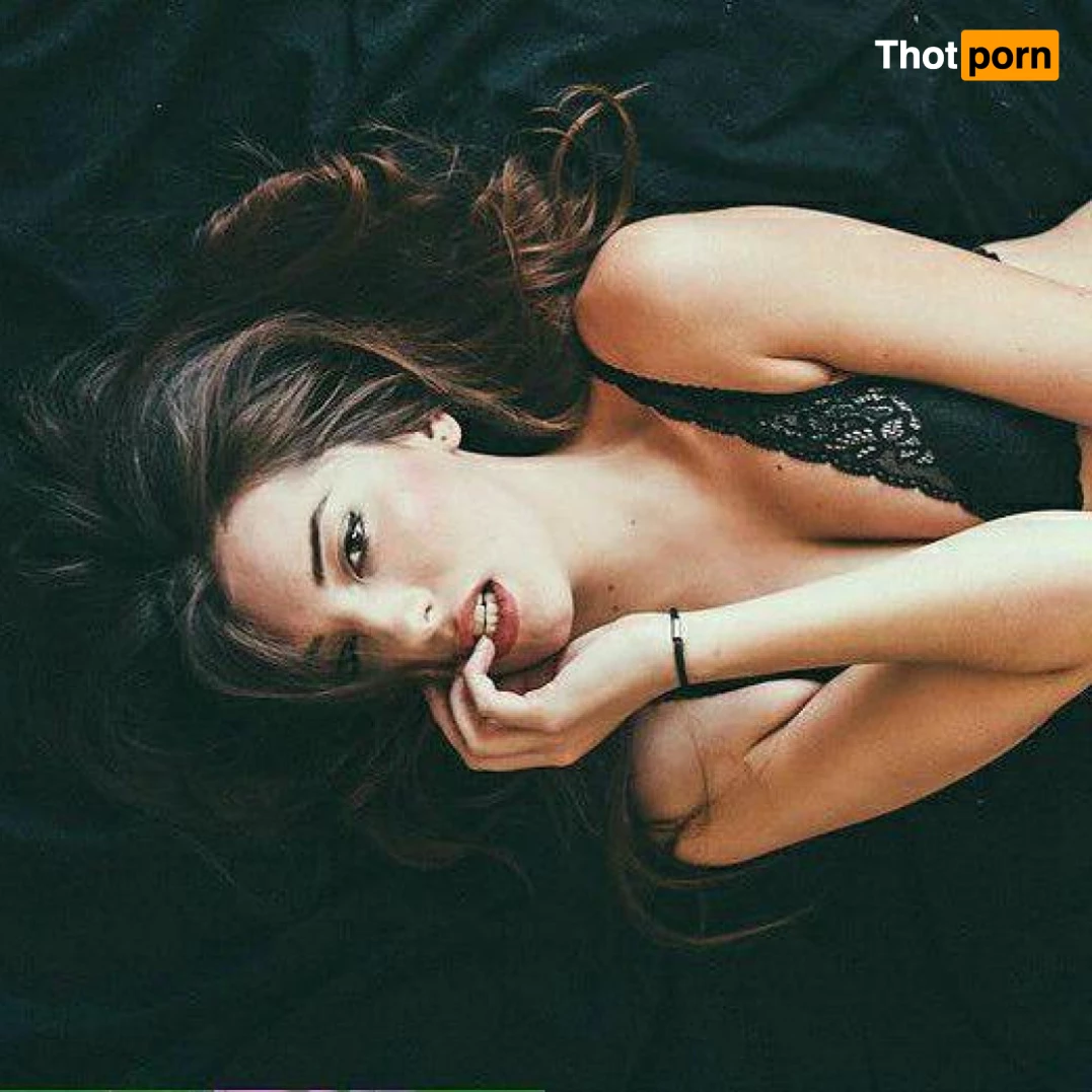 Lola Hoop (LustLouise) 8363917