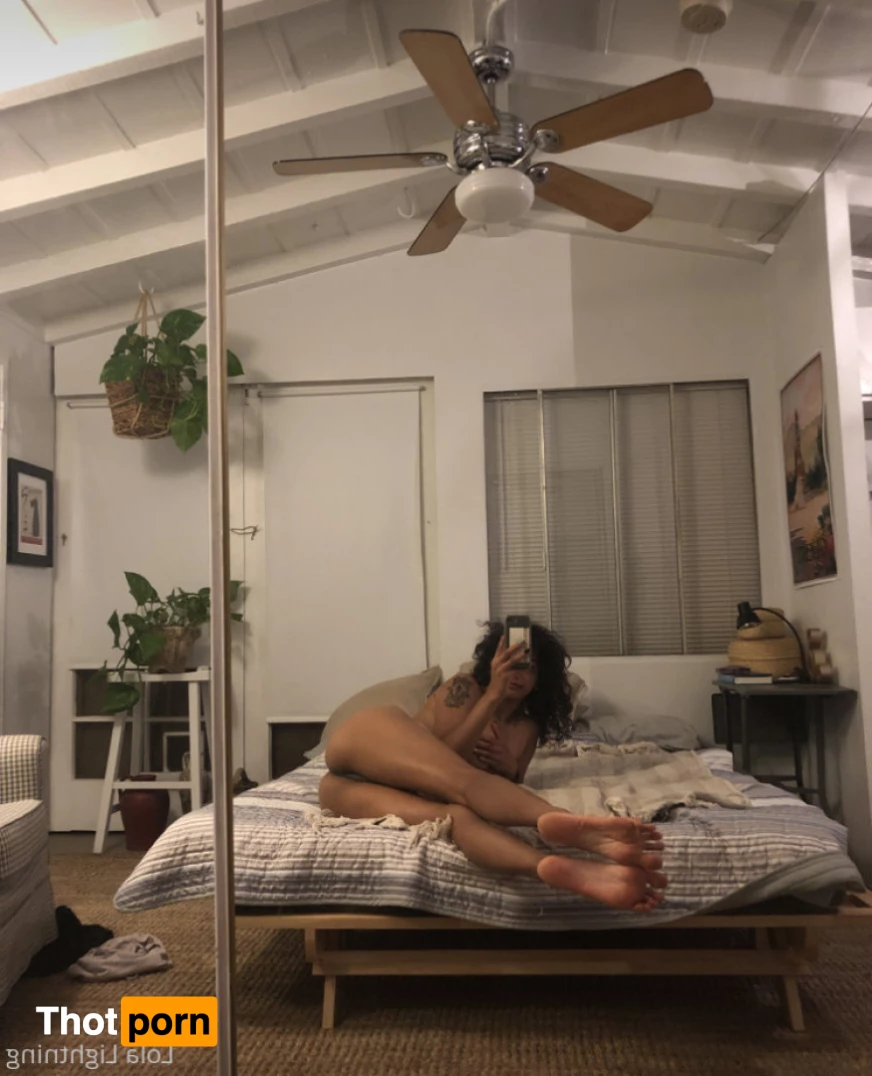 lola lightning 8281924