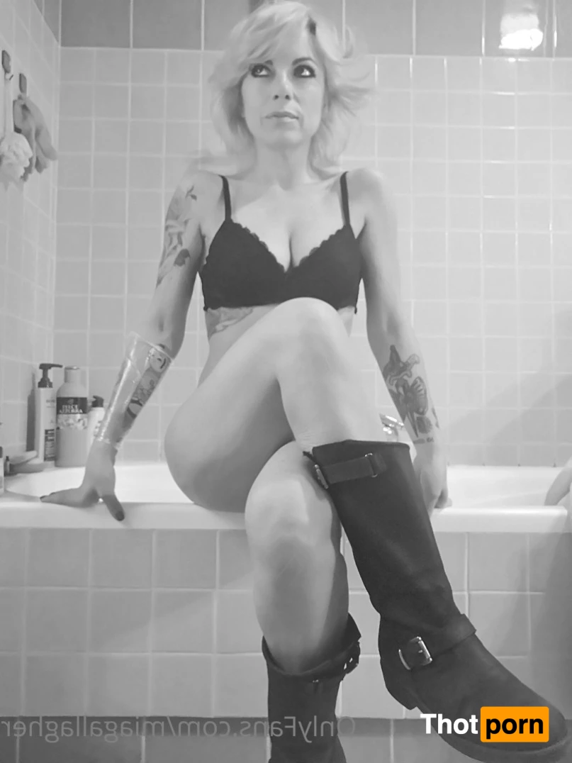 Mia Gallagher 14777387