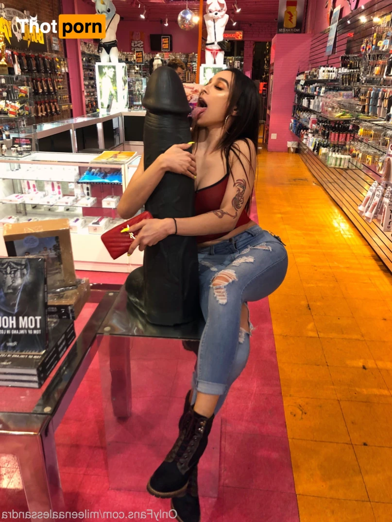 mileenaalessandra 14698180