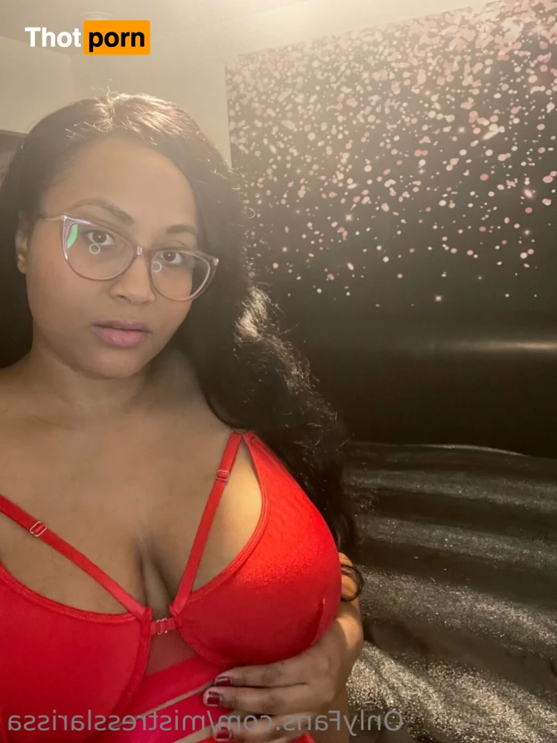 Mistress Larissa 8487007