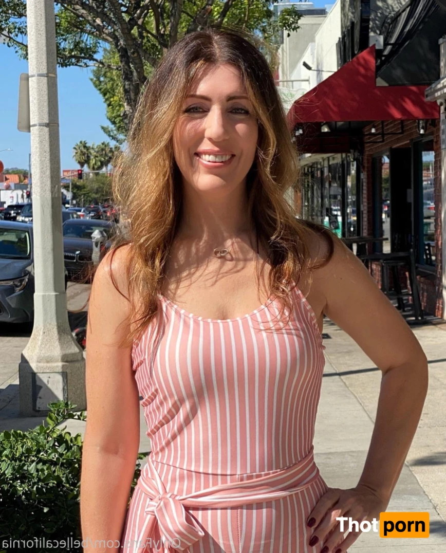 Mrs. Belle Cakes 14196136