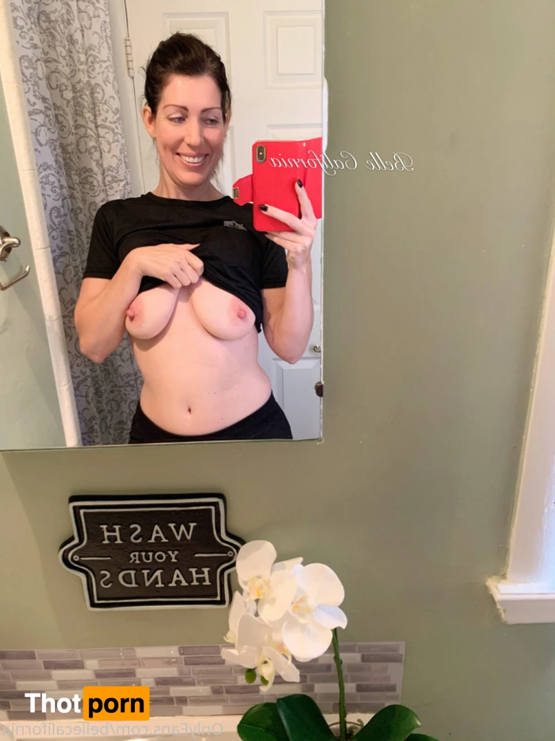 Mrs. Belle Cakes 14196304