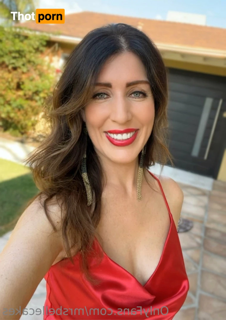 Mrs. Belle Cakes 14196324