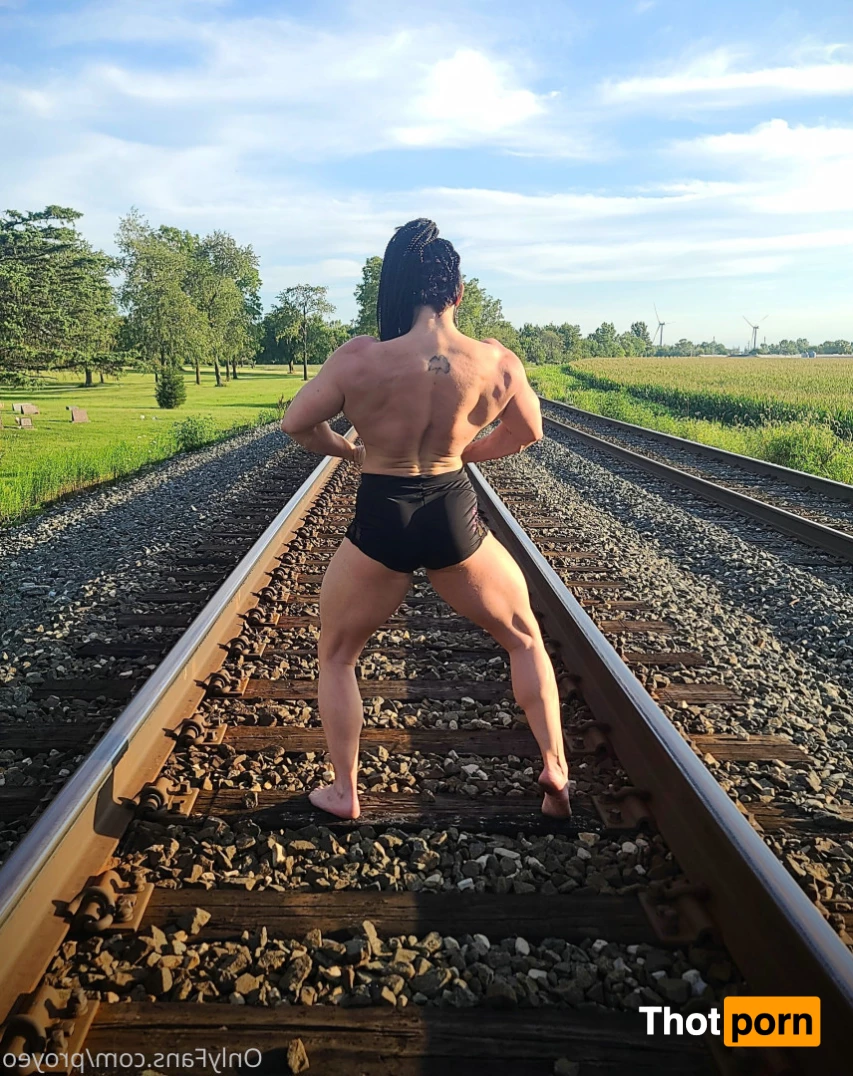 MuscleGeisha 8502034