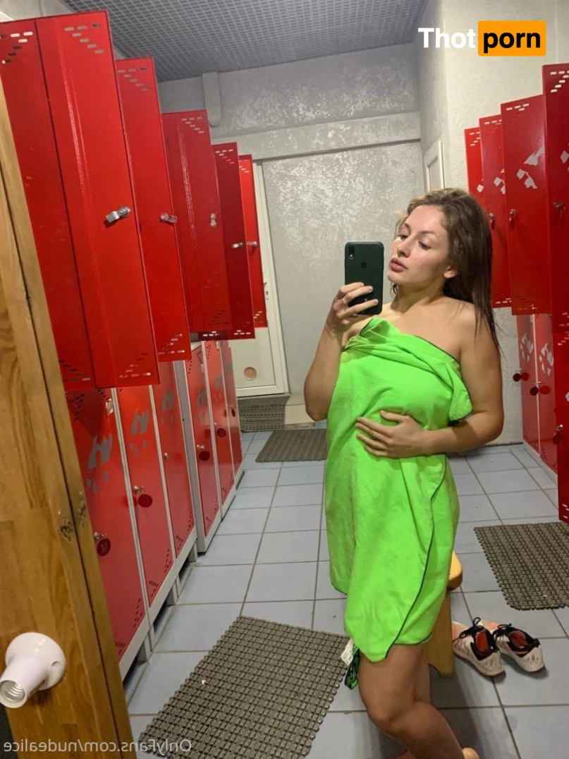 Alice in Nude Wonderland 13845517