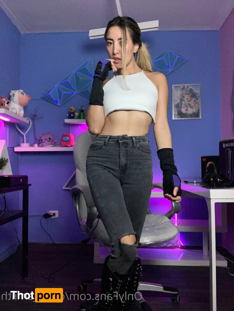 Olivia Smith 🔥 13781019