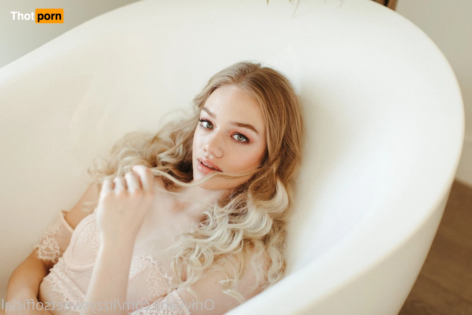 lizzysweetsofficial 735083