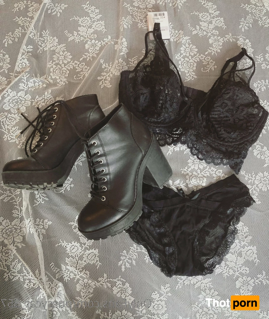 Naughty Kitty 8406878