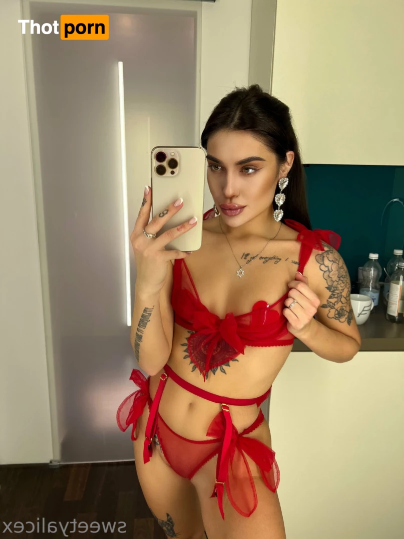 Rebekka Mo 🍒 22 😏 8415997