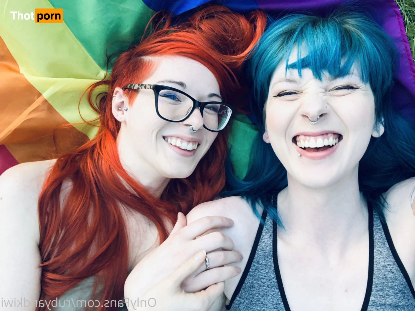 Ruby and Kiwi 10392045