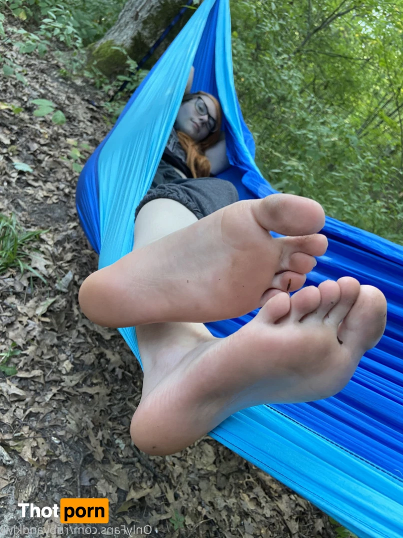 Ruby and Kiwi 10392118