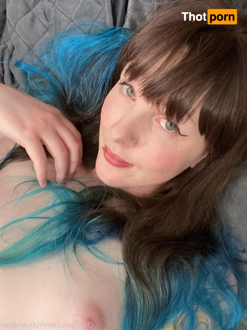 Ruby and Kiwi 10392274