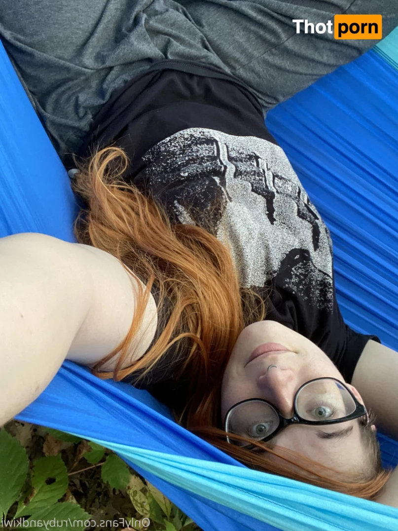 Ruby and Kiwi 10393245