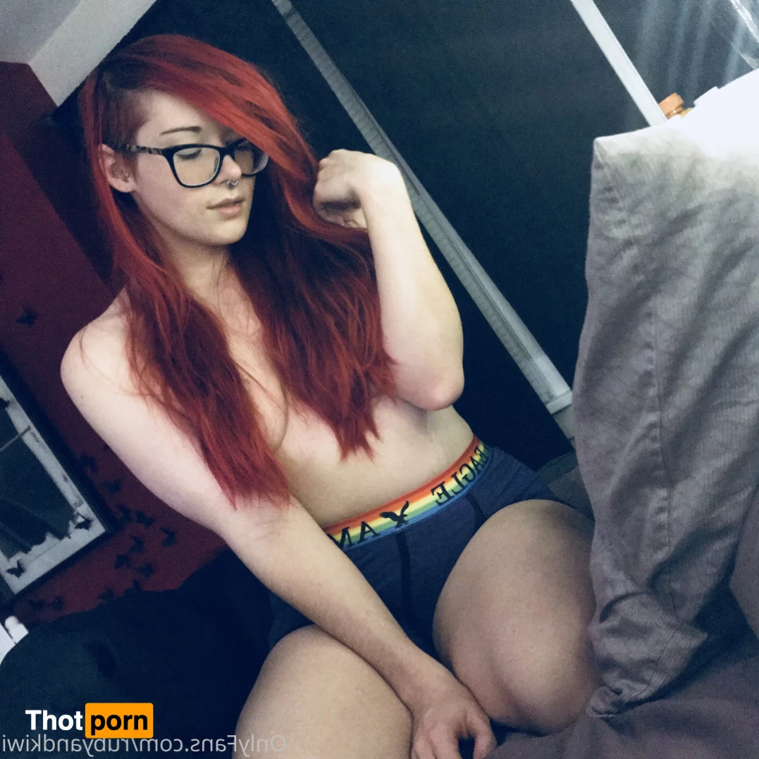 Ruby and Kiwi 10393356