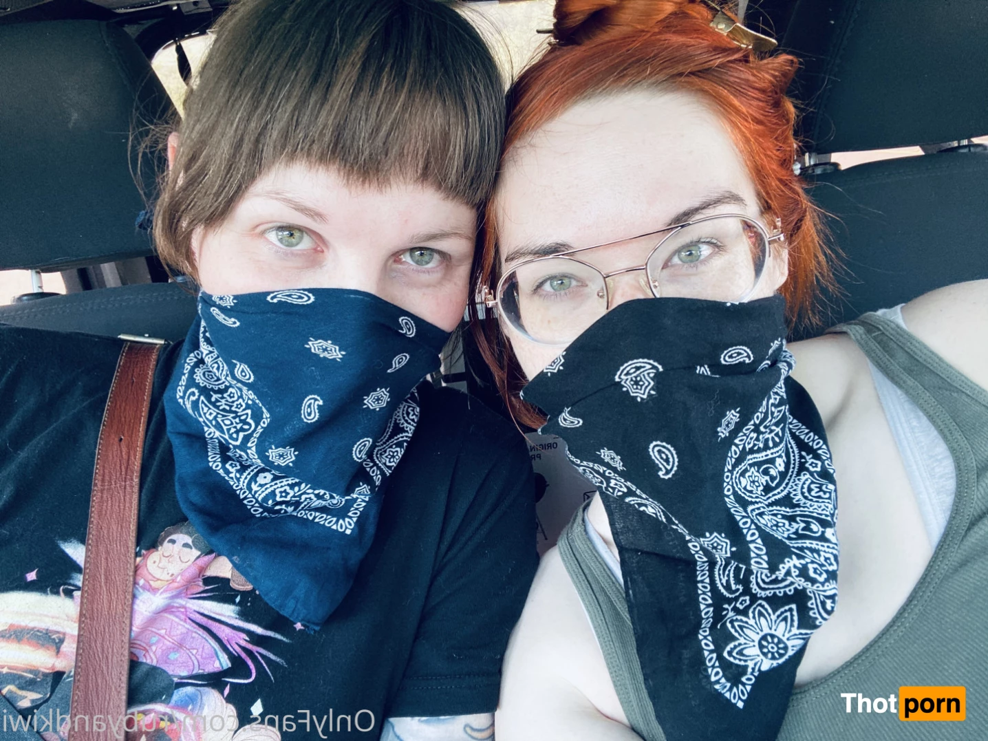 Ruby and Kiwi 10393412