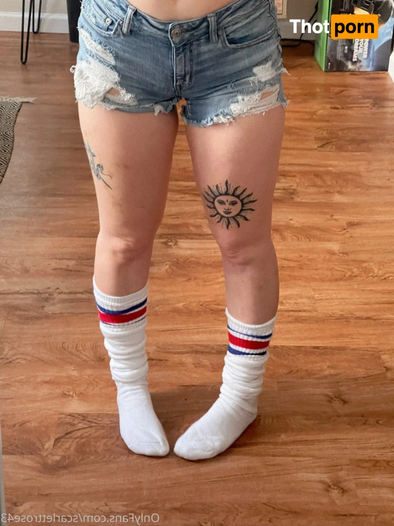 Scarlett Rose 8152346